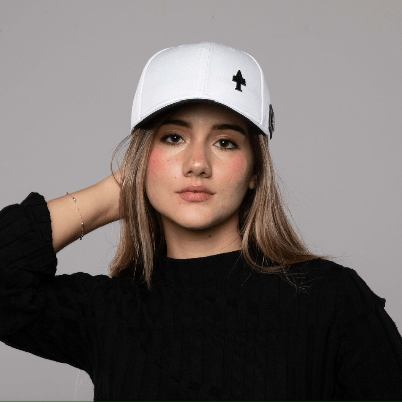 Gorra Blanca AT con Herraje Negro
