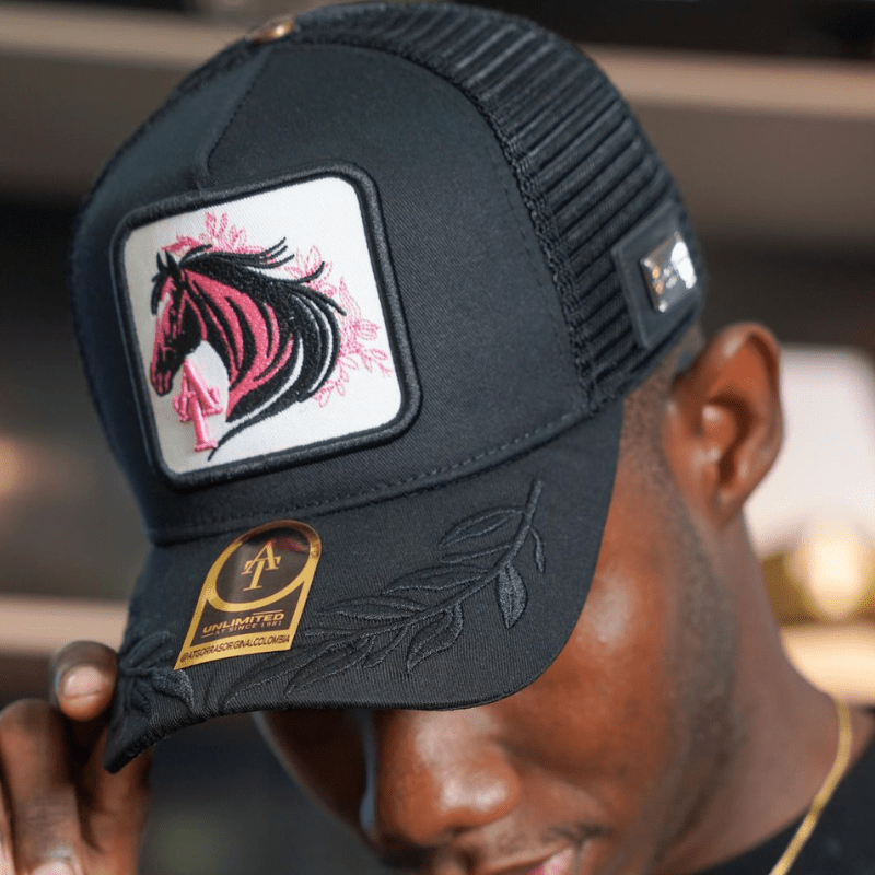 Gorra Hombre Negra Caballo Rosado Laureles Original Urbana Trucker