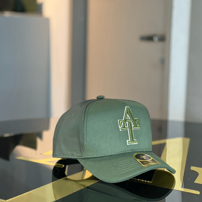 Gorra verde militar en drill AT con reborde dorado claro